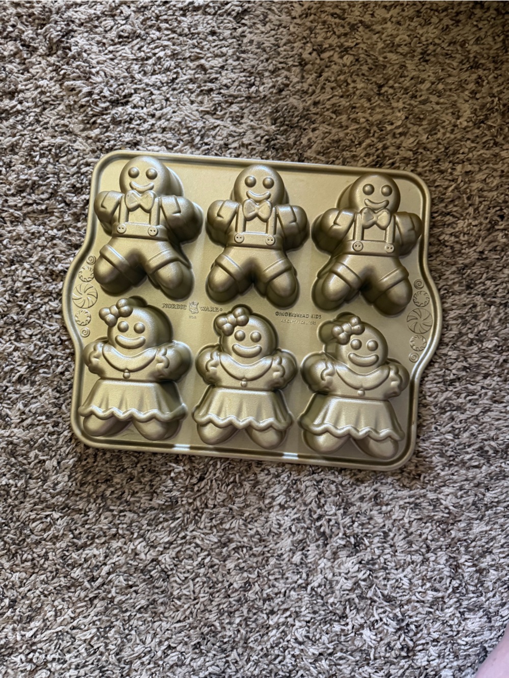 Nordic ware Gold Gingerbread Couple Nonstick Baking Pan